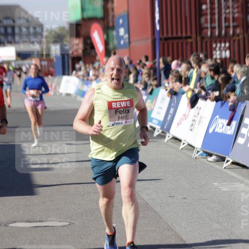 03.10.2025 - Köhlbrandbrückenlauf Jannik Wohlers http://msf.ph/oto/9116462 03.10.2025 13:02:50 Ziel 4095, 4116, 4203, 4279, 4579, 4619, 4747, 5245, 5726, 5793, 5810, 6175, 6255, 6447, 6739 meine-sportfotos.de