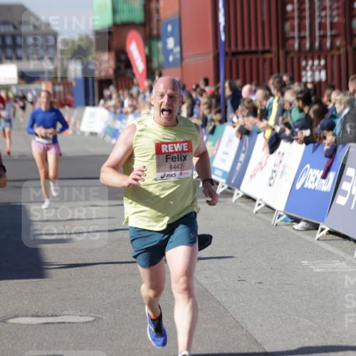 03.10.2025 - Köhlbrandbrückenlauf Jannik Wohlers http://msf.ph/oto/9116468 03.10.2025 13:02:50 Ziel 4095, 4116, 4203, 4279, 4579, 4619, 4747, 5245, 5726, 5793, 5810, 6175, 6255, 6447, 6739 meine-sportfotos.de