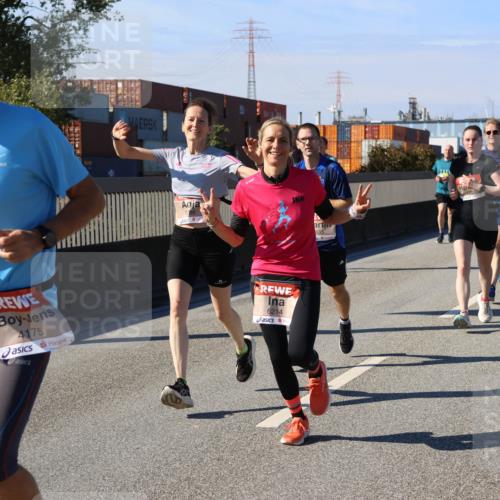03.10.2025 - Köhlbrandbrückenlauf Strokosch-Dieckow http://msf.ph/oto/9116469 03.10.2025 12:51:15 Position 3 4175, 6214 meine-sportfotos.de