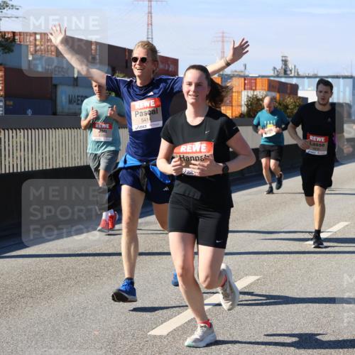 03.10.2025 - Köhlbrandbrückenlauf Strokosch-Dieckow http://msf.ph/oto/9116506 03.10.2025 12:51:16 Position 3 5414, 4107, 4836 meine-sportfotos.de