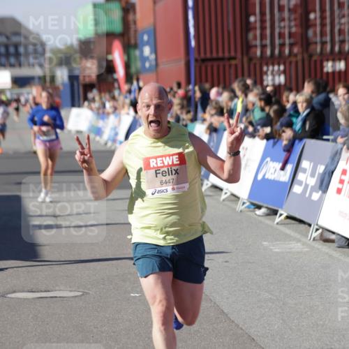 03.10.2025 - Köhlbrandbrückenlauf Jannik Wohlers http://msf.ph/oto/9116508 03.10.2025 13:02:50 Ziel 4095, 4116, 4203, 4279, 4579, 4619, 4747, 5245, 5726, 5793, 5810, 6175, 6255, 6447, 6739 meine-sportfotos.de