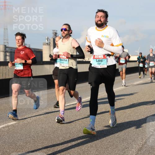 03.10.2025 - Köhlbrandbrückenlauf Lena Gebhardt http://msf.ph/oto/9116519 03.10.2025 09:44:07 Position 2 1075, 1269, 3340 meine-sportfotos.de