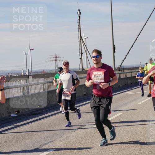 03.10.2025 - Köhlbrandbrückenlauf Michael Burmester http://msf.ph/oto/9116527 03.10.2025 12:58:15 Position 2 5030, 4827, 5244, 50 meine-sportfotos.de
