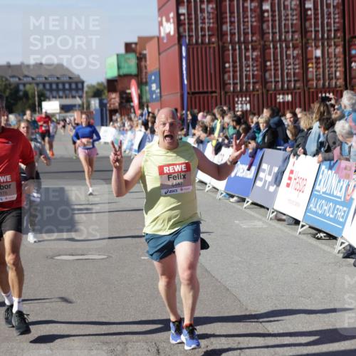 03.10.2025 - Köhlbrandbrückenlauf Jannik Wohlers http://msf.ph/oto/9116528 03.10.2025 13:02:51 Ziel 4095, 4116, 4137, 4203, 4279, 4579, 4619, 4747, 5245, 5726, 5793, 5810, 6175, 6255, 6447, 6739 meine-sportfotos.de