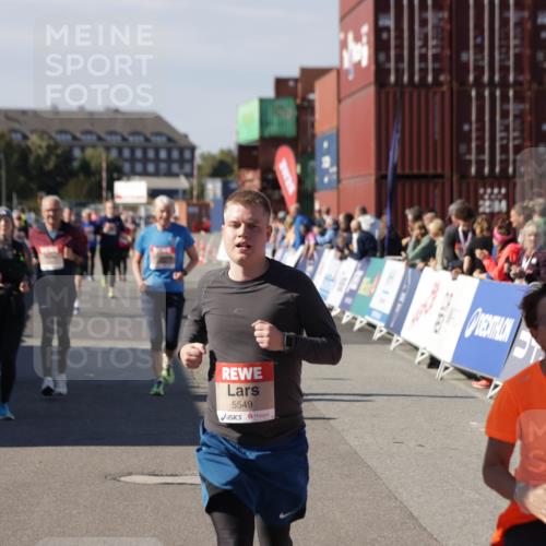 03.10.2025 - Köhlbrandbrückenlauf Jannik Wohlers http://msf.ph/oto/9116531 03.10.2025 13:33:28 Ziel 4006, 5179, 5211, 5281, 5413, 5549, 6094, 6276 meine-sportfotos.de