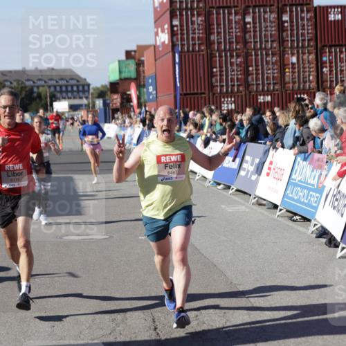 03.10.2025 - Köhlbrandbrückenlauf Jannik Wohlers http://msf.ph/oto/9116532 03.10.2025 13:02:51 Ziel 4095, 4116, 4137, 4203, 4279, 4579, 4619, 4747, 5245, 5726, 5793, 5810, 6175, 6255, 6447, 6739 meine-sportfotos.de