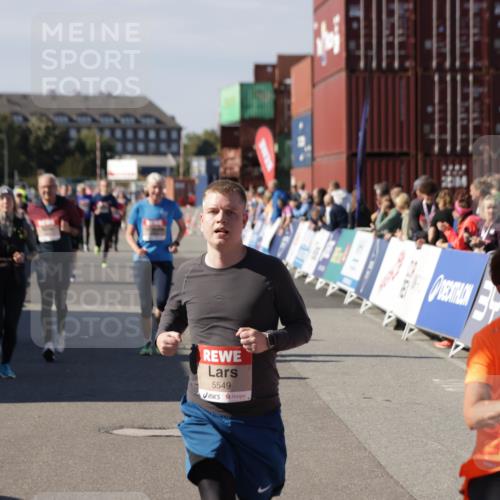 03.10.2025 - Köhlbrandbrückenlauf Jannik Wohlers http://msf.ph/oto/9116536 03.10.2025 13:33:28 Ziel 4006, 5179, 5211, 5281, 5413, 5549, 6094, 6276 meine-sportfotos.de