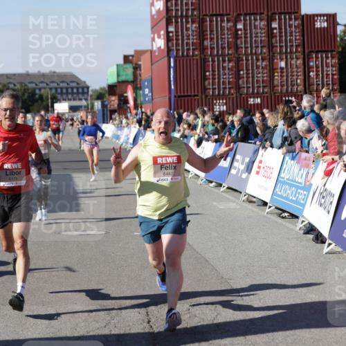 03.10.2025 - Köhlbrandbrückenlauf Jannik Wohlers http://msf.ph/oto/9116539 03.10.2025 13:02:51 Ziel 4095, 4116, 4137, 4203, 4279, 4579, 4619, 4747, 5245, 5726, 5793, 5810, 6175, 6255, 6447, 6739 meine-sportfotos.de