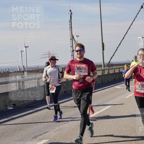 03.10.2025 - Köhlbrandbrückenlauf Michael Burmester http://msf.ph/oto/9116542 03.10.2025 12:58:15 Position 2 4827, 5244, 5038 meine-sportfotos.de