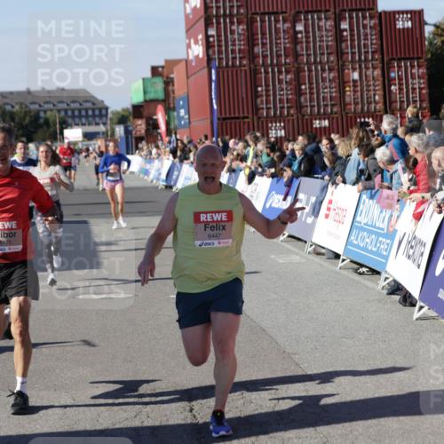 03.10.2025 - Köhlbrandbrückenlauf Jannik Wohlers http://msf.ph/oto/9116543 03.10.2025 13:02:51 Ziel 4095, 4116, 4137, 4203, 4279, 4579, 4619, 4747, 5245, 5726, 5793, 5810, 6175, 6255, 6447, 6739 meine-sportfotos.de
