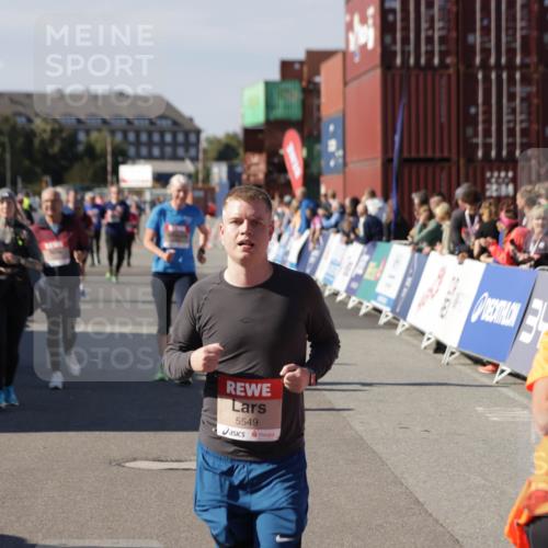 03.10.2025 - Köhlbrandbrückenlauf Jannik Wohlers http://msf.ph/oto/9116546 03.10.2025 13:33:28 Ziel 4006, 5179, 5211, 5281, 5413, 5549, 6094, 6276 meine-sportfotos.de