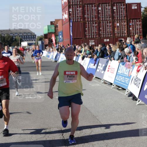 03.10.2025 - Köhlbrandbrückenlauf Jannik Wohlers http://msf.ph/oto/9116547 03.10.2025 13:02:51 Ziel 4095, 4116, 4137, 4203, 4279, 4579, 4619, 4747, 5245, 5726, 5793, 5810, 6175, 6255, 6447, 6739 meine-sportfotos.de
