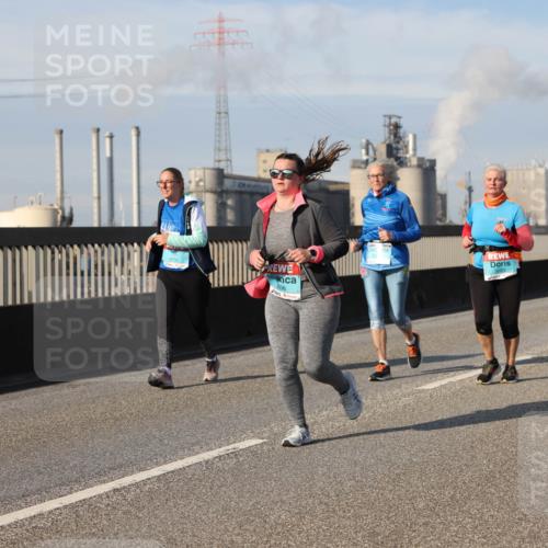 03.10.2025 - Köhlbrandbrückenlauf Lena Gebhardt http://msf.ph/oto/9116550 03.10.2025 10:21:02 Position 2 606 meine-sportfotos.de