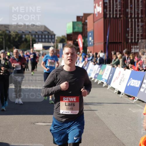 03.10.2025 - Köhlbrandbrückenlauf Jannik Wohlers http://msf.ph/oto/9116551 03.10.2025 13:33:28 Ziel 4006, 5179, 5211, 5281, 5413, 5549, 6094, 6276 meine-sportfotos.de