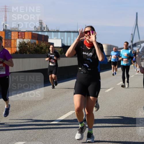 03.10.2025 - Köhlbrandbrückenlauf Strokosch-Dieckow http://msf.ph/oto/9116552 03.10.2025 12:51:19 Position 3 4384, 4396 meine-sportfotos.de