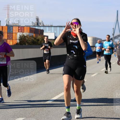 03.10.2025 - Köhlbrandbrückenlauf Strokosch-Dieckow http://msf.ph/oto/9116556 03.10.2025 12:51:20 Position 3 4384, 4396 meine-sportfotos.de