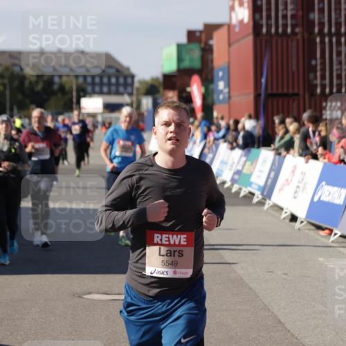 03.10.2025 - Köhlbrandbrückenlauf Jannik Wohlers http://msf.ph/oto/9116557 03.10.2025 13:33:28 Ziel 4006, 5179, 5211, 5281, 5413, 5549, 6094, 6276 meine-sportfotos.de