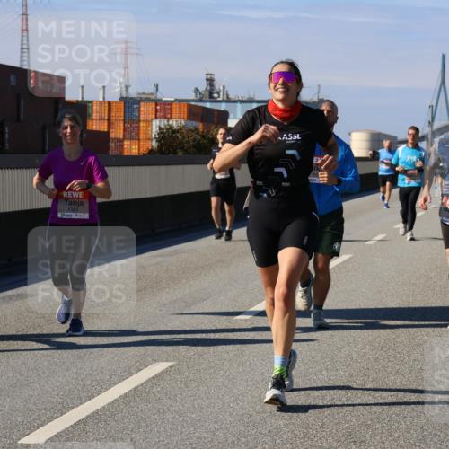 03.10.2025 - Köhlbrandbrückenlauf Strokosch-Dieckow http://msf.ph/oto/9116582 03.10.2025 12:51:20 Position 3 2025, 4122, 4384 meine-sportfotos.de