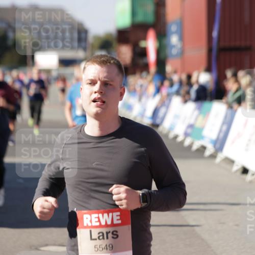 03.10.2025 - Köhlbrandbrückenlauf Jannik Wohlers http://msf.ph/oto/9116590 03.10.2025 13:33:29 Ziel 4006, 5179, 5211, 5281, 5413, 5549, 6094, 6276 meine-sportfotos.de