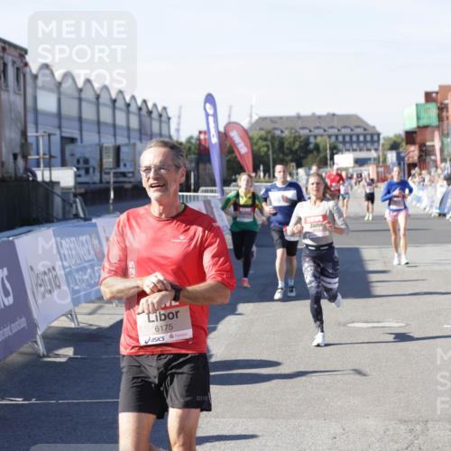 03.10.2025 - Köhlbrandbrückenlauf Jannik Wohlers http://msf.ph/oto/9116592 03.10.2025 13:02:51 Ziel 4095, 4116, 4137, 4203, 4279, 4579, 4619, 4747, 5245, 5726, 5793, 5810, 6175, 6255, 6447, 6739 meine-sportfotos.de
