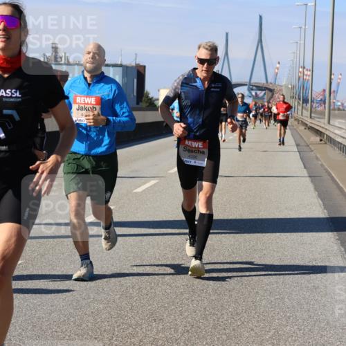 03.10.2025 - Köhlbrandbrückenlauf Strokosch-Dieckow http://msf.ph/oto/9116593 03.10.2025 12:51:21 Position 3 44, 20, 4396 meine-sportfotos.de