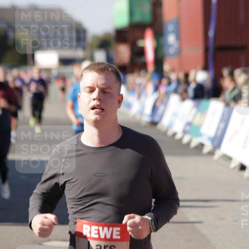 03.10.2025 - Köhlbrandbrückenlauf Jannik Wohlers http://msf.ph/oto/9116597 03.10.2025 13:33:29 Ziel 4006, 5179, 5211, 5281, 5413, 5549, 6094, 6276 meine-sportfotos.de