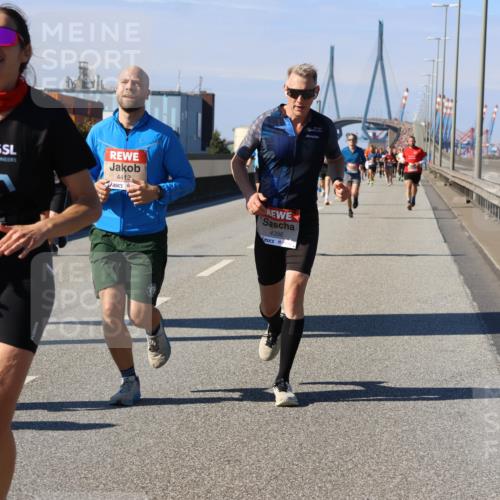 03.10.2025 - Köhlbrandbrückenlauf Strokosch-Dieckow http://msf.ph/oto/9116598 03.10.2025 12:51:21 Position 3 4413, 4396 meine-sportfotos.de