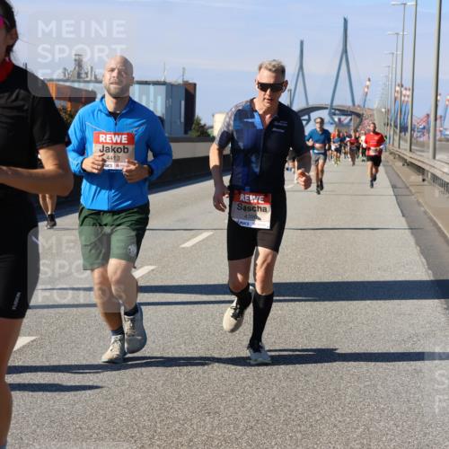03.10.2025 - Köhlbrandbrückenlauf Strokosch-Dieckow http://msf.ph/oto/9116603 03.10.2025 12:51:21 Position 3 4413, 4396 meine-sportfotos.de