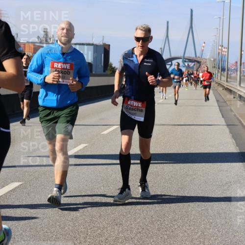 03.10.2025 - Köhlbrandbrückenlauf Strokosch-Dieckow http://msf.ph/oto/9116616 03.10.2025 12:51:21 Position 3 4396 meine-sportfotos.de