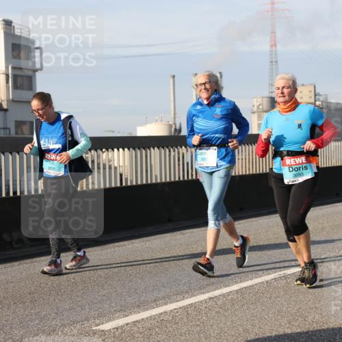03.10.2025 - Köhlbrandbrückenlauf Lena Gebhardt http://msf.ph/oto/9116619 03.10.2025 10:21:03 Position 2 3805, 3092, 3093 meine-sportfotos.de