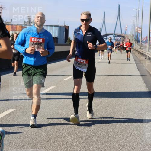 03.10.2025 - Köhlbrandbrückenlauf Strokosch-Dieckow http://msf.ph/oto/9116622 03.10.2025 12:51:21 Position 3 4413, 4396 meine-sportfotos.de