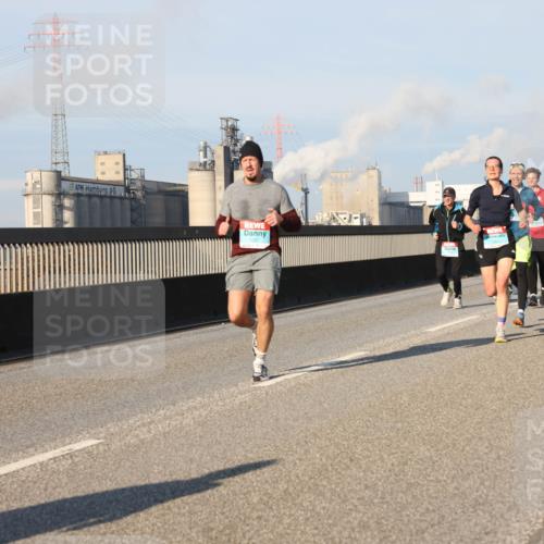 03.10.2025 - Köhlbrandbrückenlauf Lena Gebhardt http://msf.ph/oto/9116624 03.10.2025 09:44:09 Position 2  meine-sportfotos.de