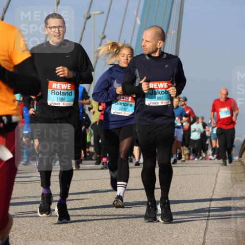 03.10.2025 - Köhlbrandbrückenlauf Strokosch-Dieckow http://msf.ph/oto/9116627 03.10.2025 09:49:32 Position 2 1588, 2230, 892 meine-sportfotos.de