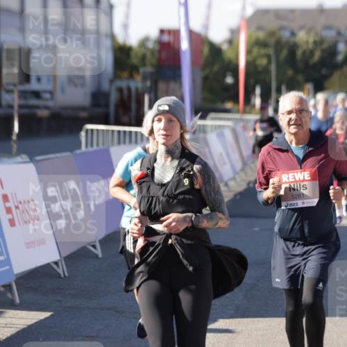 03.10.2025 - Köhlbrandbrückenlauf Jannik Wohlers http://msf.ph/oto/9116634 03.10.2025 13:33:31 Ziel 4006, 5179, 5211, 5281, 5413, 5546, 5549, 6094, 6276 meine-sportfotos.de
