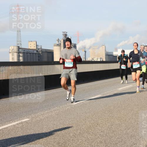 03.10.2025 - Köhlbrandbrückenlauf Lena Gebhardt http://msf.ph/oto/9116636 03.10.2025 09:44:09 Position 2  meine-sportfotos.de