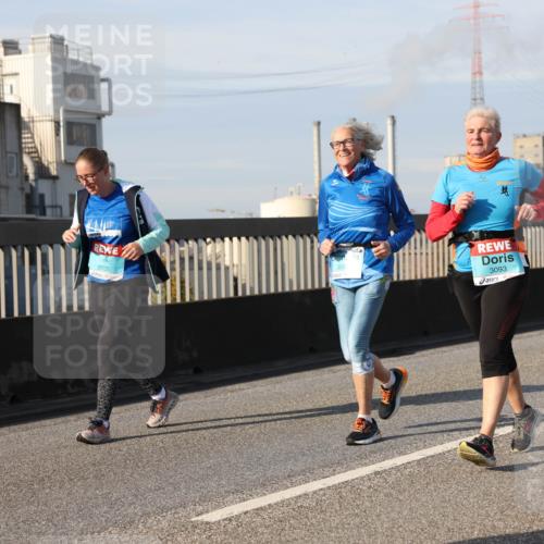 03.10.2025 - Köhlbrandbrückenlauf Lena Gebhardt http://msf.ph/oto/9116639 03.10.2025 10:21:04 Position 2 3805, 3093 meine-sportfotos.de