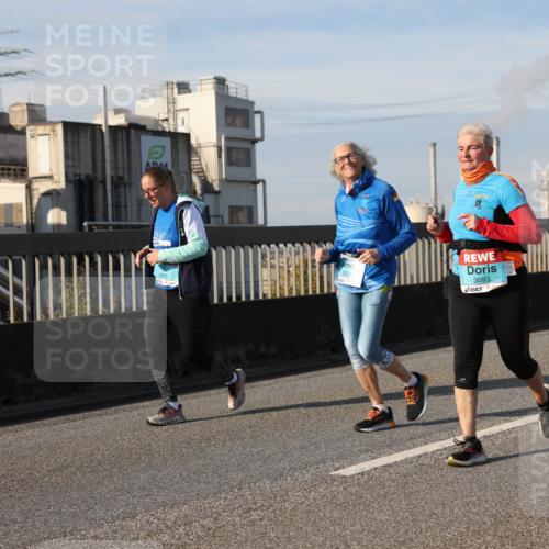 03.10.2025 - Köhlbrandbrückenlauf Lena Gebhardt http://msf.ph/oto/9116653 03.10.2025 10:21:04 Position 2 3805, 3093 meine-sportfotos.de
