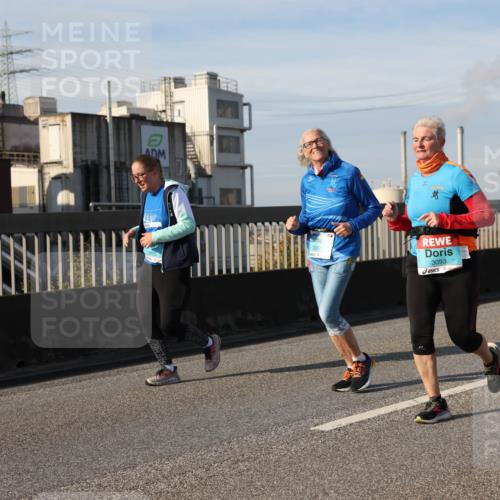 03.10.2025 - Köhlbrandbrückenlauf Lena Gebhardt http://msf.ph/oto/9116665 03.10.2025 10:21:04 Position 2 2, 3093 meine-sportfotos.de