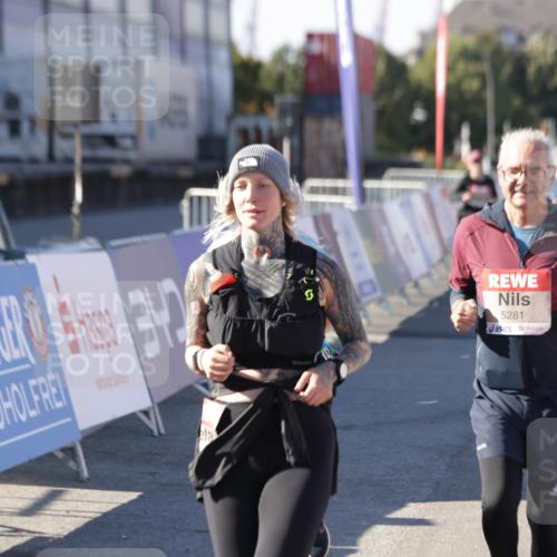 03.10.2025 - Köhlbrandbrückenlauf Jannik Wohlers http://msf.ph/oto/9116677 03.10.2025 13:33:32 Ziel 4006, 4744, 5179, 5211, 5281, 5413, 5546, 5549, 6094, 6276 meine-sportfotos.de