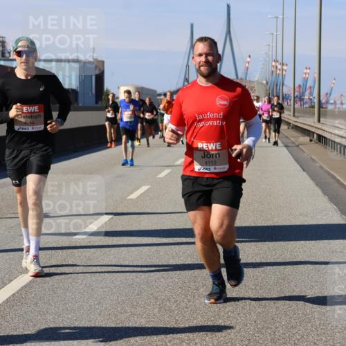 03.10.2025 - Köhlbrandbrückenlauf Strokosch-Dieckow http://msf.ph/oto/9116683 03.10.2025 12:51:32 Position 3 4494, 4113 meine-sportfotos.de