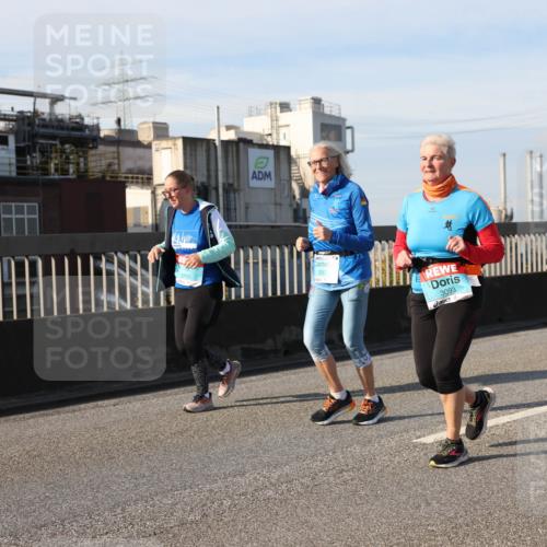 03.10.2025 - Köhlbrandbrückenlauf Lena Gebhardt http://msf.ph/oto/9116686 03.10.2025 10:21:04 Position 2 3092, 3093 meine-sportfotos.de