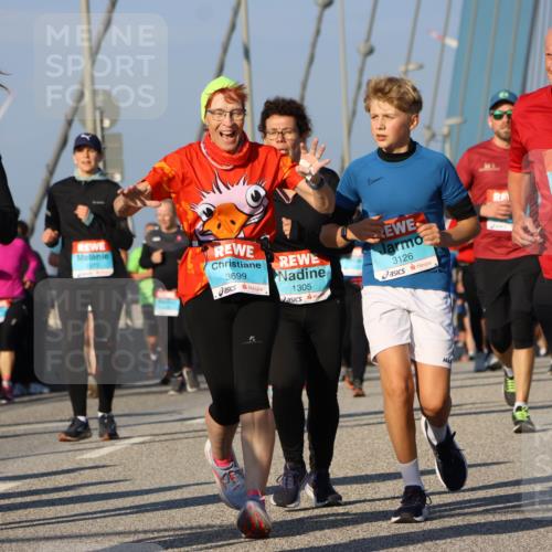 03.10.2025 - Köhlbrandbrückenlauf Strokosch-Dieckow http://msf.ph/oto/9116689 03.10.2025 09:49:42 Position 2 3699, 1305, 3126, 1498 meine-sportfotos.de