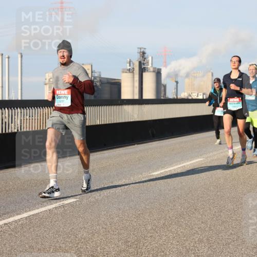 03.10.2025 - Köhlbrandbrückenlauf Lena Gebhardt http://msf.ph/oto/9116690 03.10.2025 09:44:10 Position 2 1237 meine-sportfotos.de
