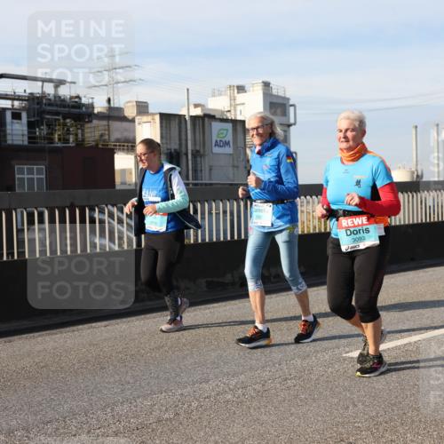 03.10.2025 - Köhlbrandbrückenlauf Lena Gebhardt http://msf.ph/oto/9116695 03.10.2025 10:21:05 Position 2 3093 meine-sportfotos.de