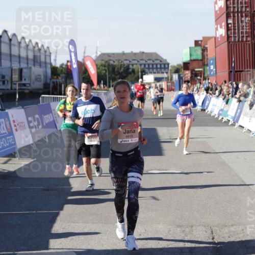 03.10.2025 - Köhlbrandbrückenlauf Jannik Wohlers http://msf.ph/oto/9116706 03.10.2025 13:02:53 Ziel 4095, 4116, 4137, 4203, 4279, 4579, 4619, 4747, 5245, 5793, 5810, 6175, 6255, 6447, 6739 meine-sportfotos.de