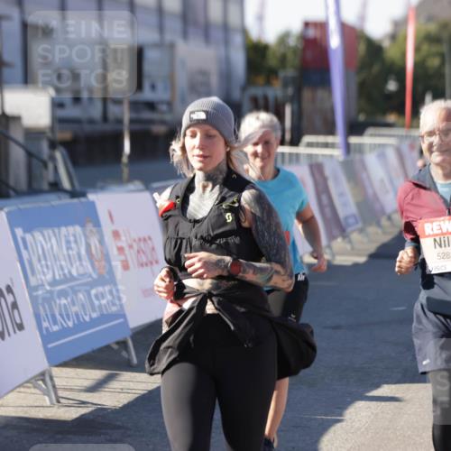 03.10.2025 - Köhlbrandbrückenlauf Jannik Wohlers http://msf.ph/oto/9116708 03.10.2025 13:33:32 Ziel 4006, 4744, 5179, 5211, 5281, 5413, 5546, 5549, 6094, 6276 meine-sportfotos.de