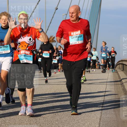 03.10.2025 - Köhlbrandbrückenlauf Strokosch-Dieckow http://msf.ph/oto/9116722 03.10.2025 09:49:45 Position 2 3126, 3699, 3134, 1498 meine-sportfotos.de