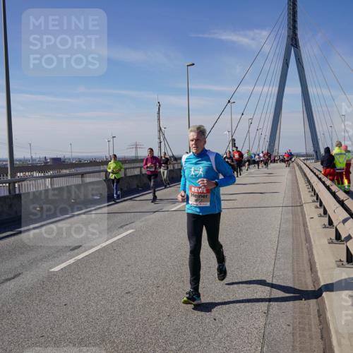 03.10.2025 - Köhlbrandbrückenlauf Michael Burmester http://msf.ph/oto/9116754 03.10.2025 12:58:24 Position 2  meine-sportfotos.de