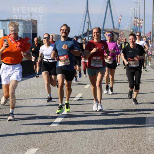 03.10.2025 - Köhlbrandbrückenlauf Strokosch-Dieckow http://msf.ph/oto/9116755 03.10.2025 12:51:41 Position 3 4161, 4302, 4327, 4328 meine-sportfotos.de