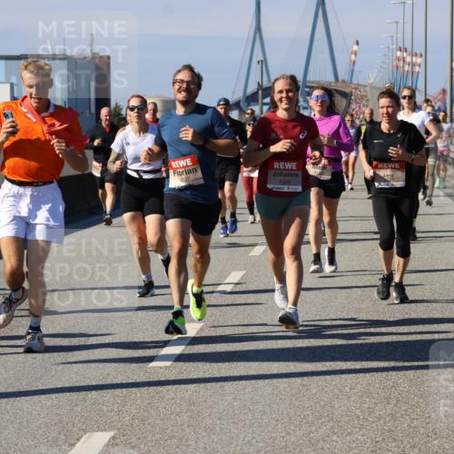 03.10.2025 - Köhlbrandbrückenlauf Strokosch-Dieckow http://msf.ph/oto/9116760 03.10.2025 12:51:41 Position 3 4161, 4327, 4328 meine-sportfotos.de